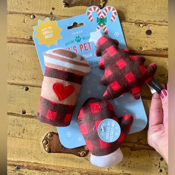 🎉❤️ HOST PICK❤️🎉BARKBOX DOG TOY SET🎄🐾🐶 HOLIDAY PLAID CHRISTMAS DOG TOYS NWT - Picture 1 of 6